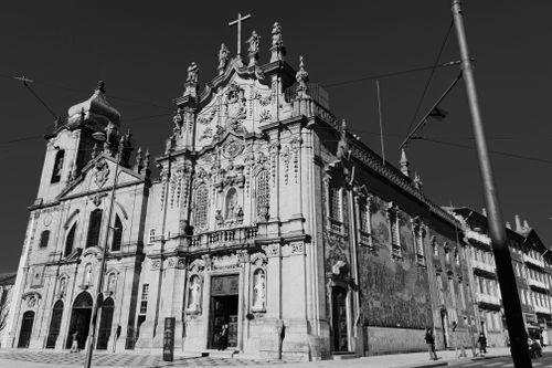 Free Black and white photo of the Igreja de Carmo Church in Porto, showcasing Baroque architecture. Stock Photo