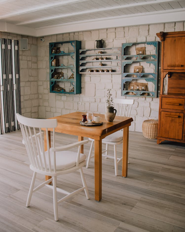 Small Table And Chair In Middle Of Room