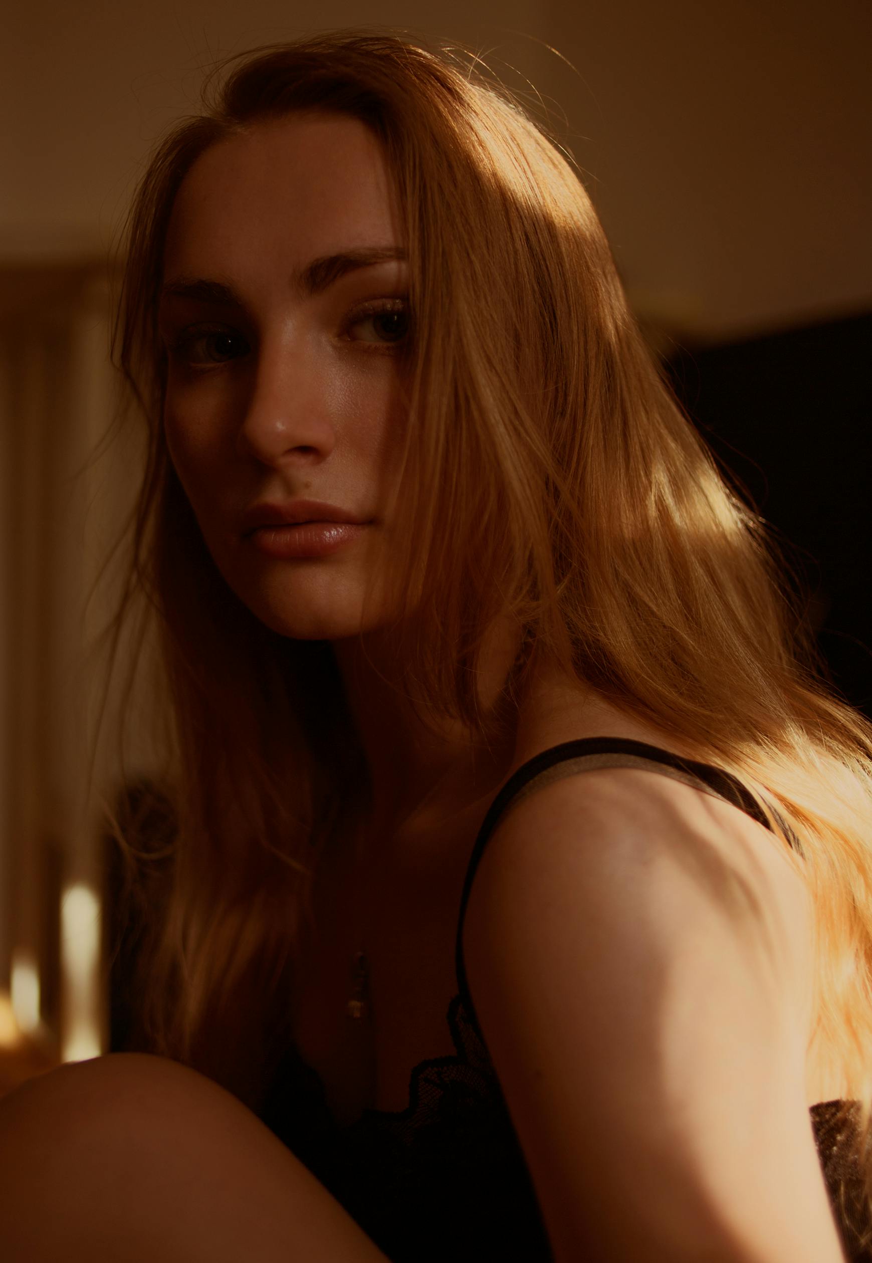 Gratis lagerfoto af #indendørs, ansigt, blød belysning Lagerfoto