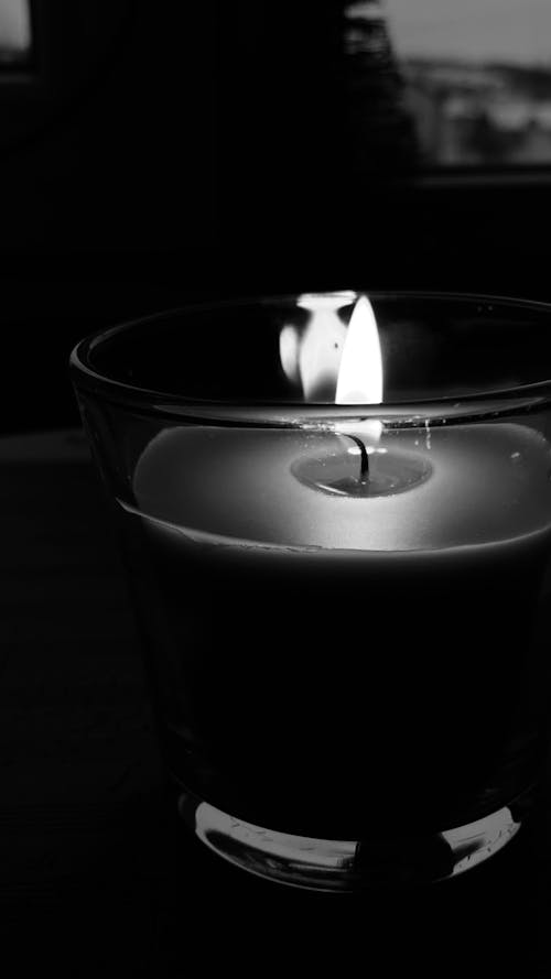 Foto d'estoc gratuïta de blanc, espelma, negre