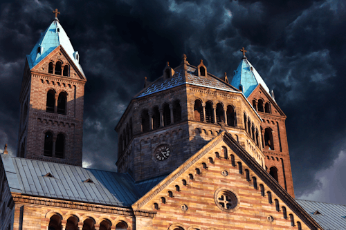 無料 夜の間に茶色の木造大聖堂 写真素材