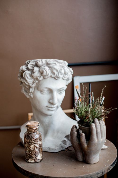 Free Detailed sculpture bust with vintage decor on circular table indoors. Stock Photo