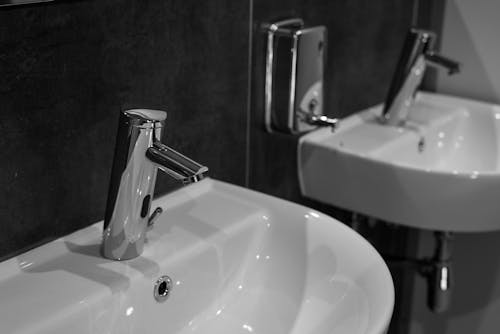 Безкоштовне стокове фото на тему «ванна кімната, відтінки сірого, впритул» стокове фото