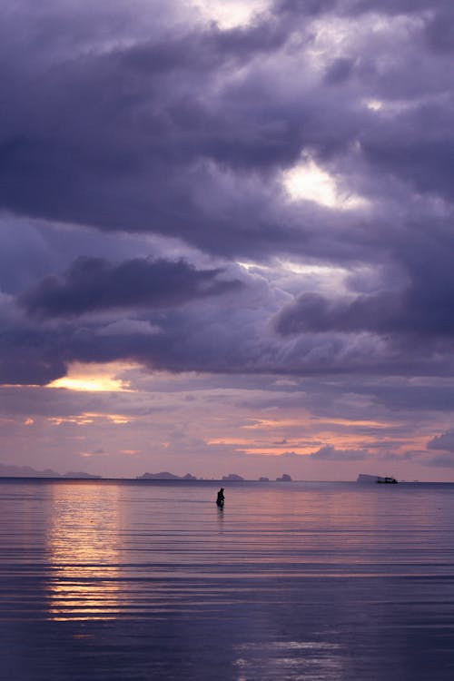 Ücretsiz akşam karanlığı, bulutlar, deniz içeren Ücretsiz stok fotoğraf Stok Fotoğraflar