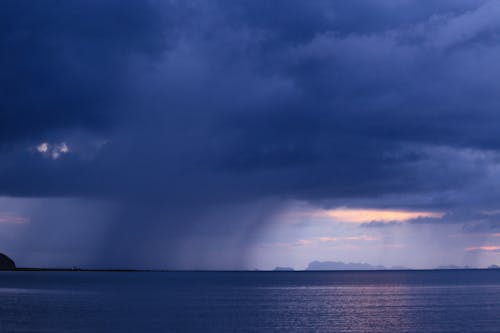 Kostnadsfri bild av hav, molnig himmel, mörka moln