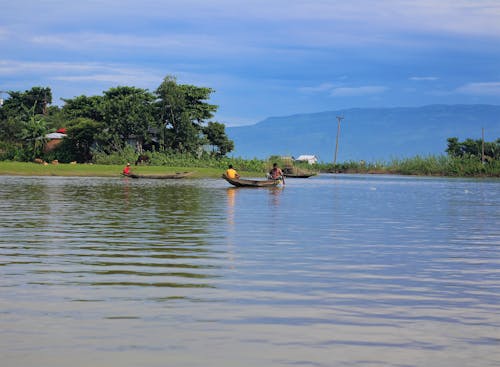 Foto stok gratis awan, danau, kapal nelayan