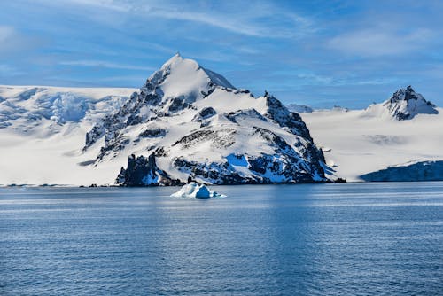 Безкоштовне стокове фото на тему «айсберг, блакитне небо, вода»