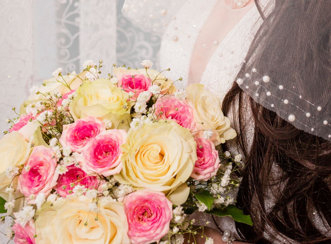 Online dating: starting a conversation on a niche platform