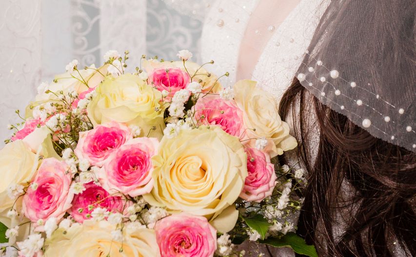 Online dating: starting a conversation on a niche platform