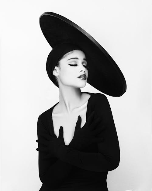 Immagine gratuita di ben vestito, bianco e nero, donna