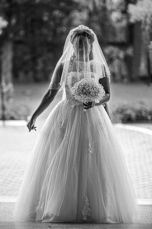 Free Grayscale Photo of a Woman in Wedding Gown Stock Photo