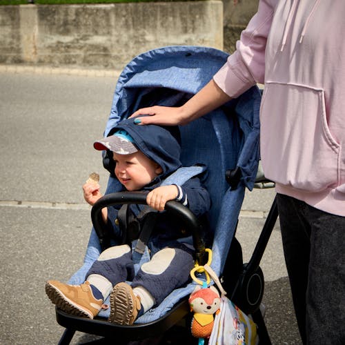 Δωρεάν στοκ φωτογραφιών με αγόρι, αξιολάτρευτος, βρεφικό καρότσι