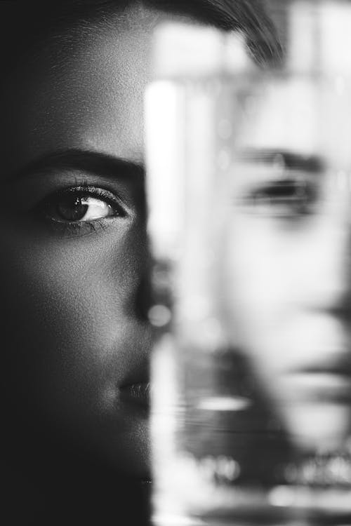 Free Grayscale Photo of Woman's Face Stock Photo