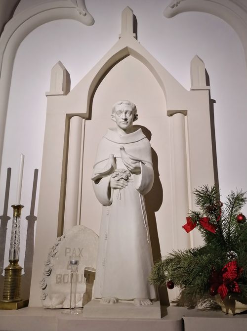 Free Statue in a church with festive decorations, symbolizing spirituality. Stock Photo