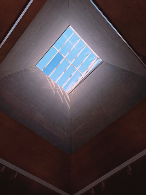 Základová fotografie zdarma na téma skleněný strop, vertikální záběr, záběr z nízkého úhlu