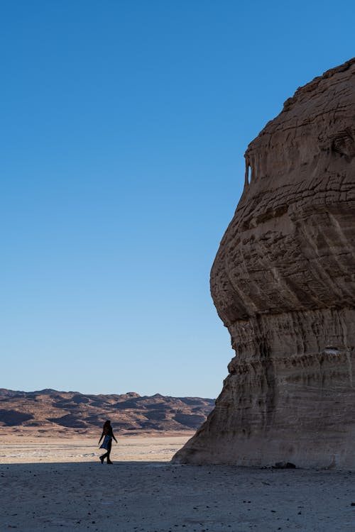 Безкоштовне стокове фото на тему «вертикальні постріл, геологічних утворень, людина ходьбі»