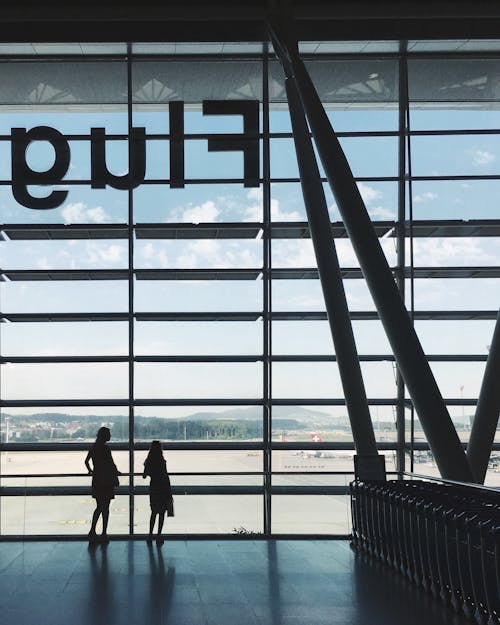 Photos gratuites de aéroport, debout, fenêtres