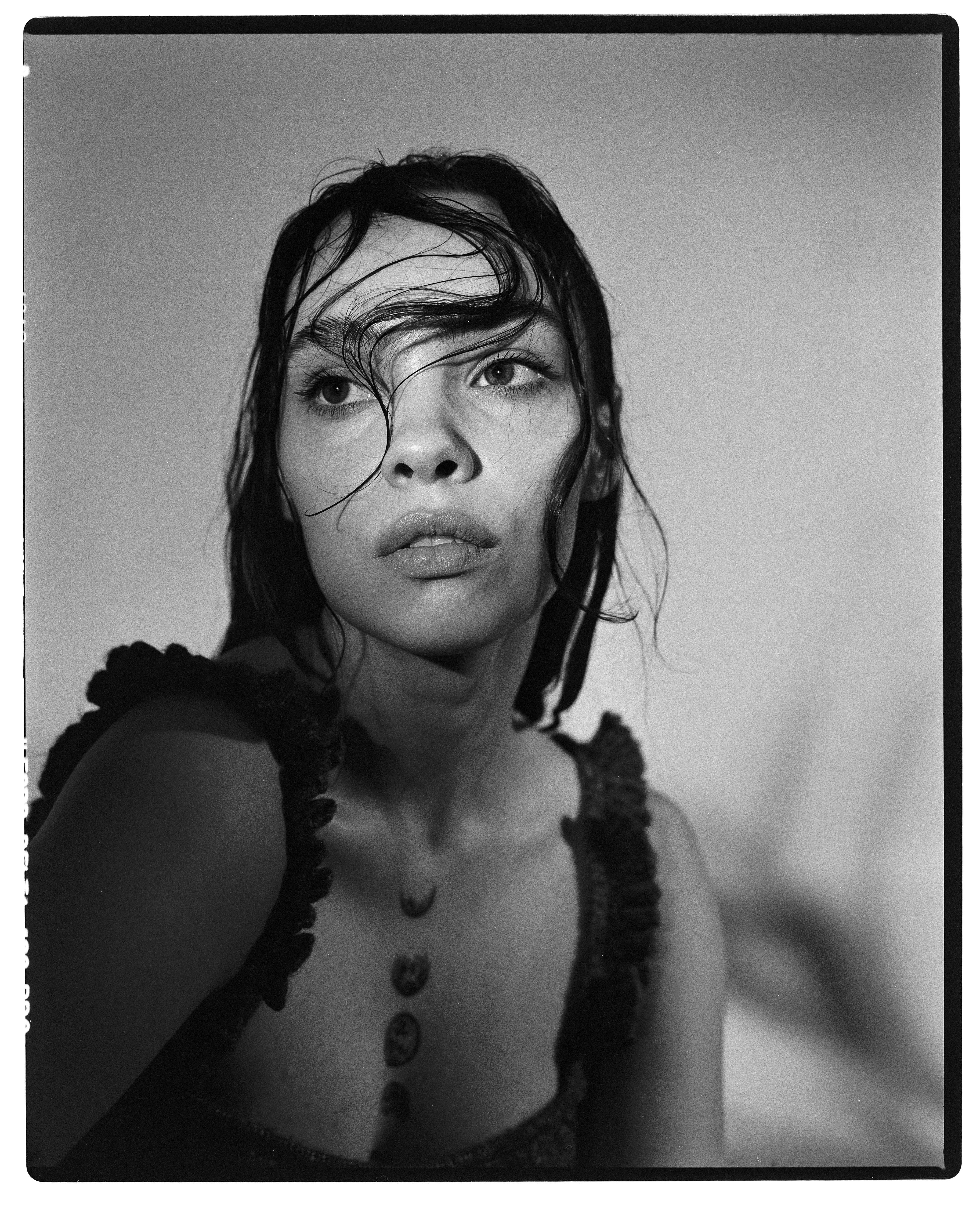 Zadarmo Fotobanka s bezplatnými fotkami na tému čierne vlasy, čiernobiely, čierny a biely Fotka z fotobanky