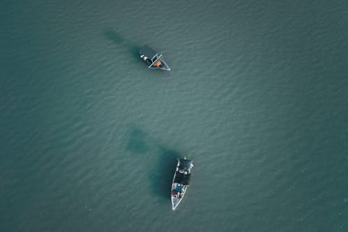 Foto profissional grátis de aerofotografia, barcos, corpo d'água