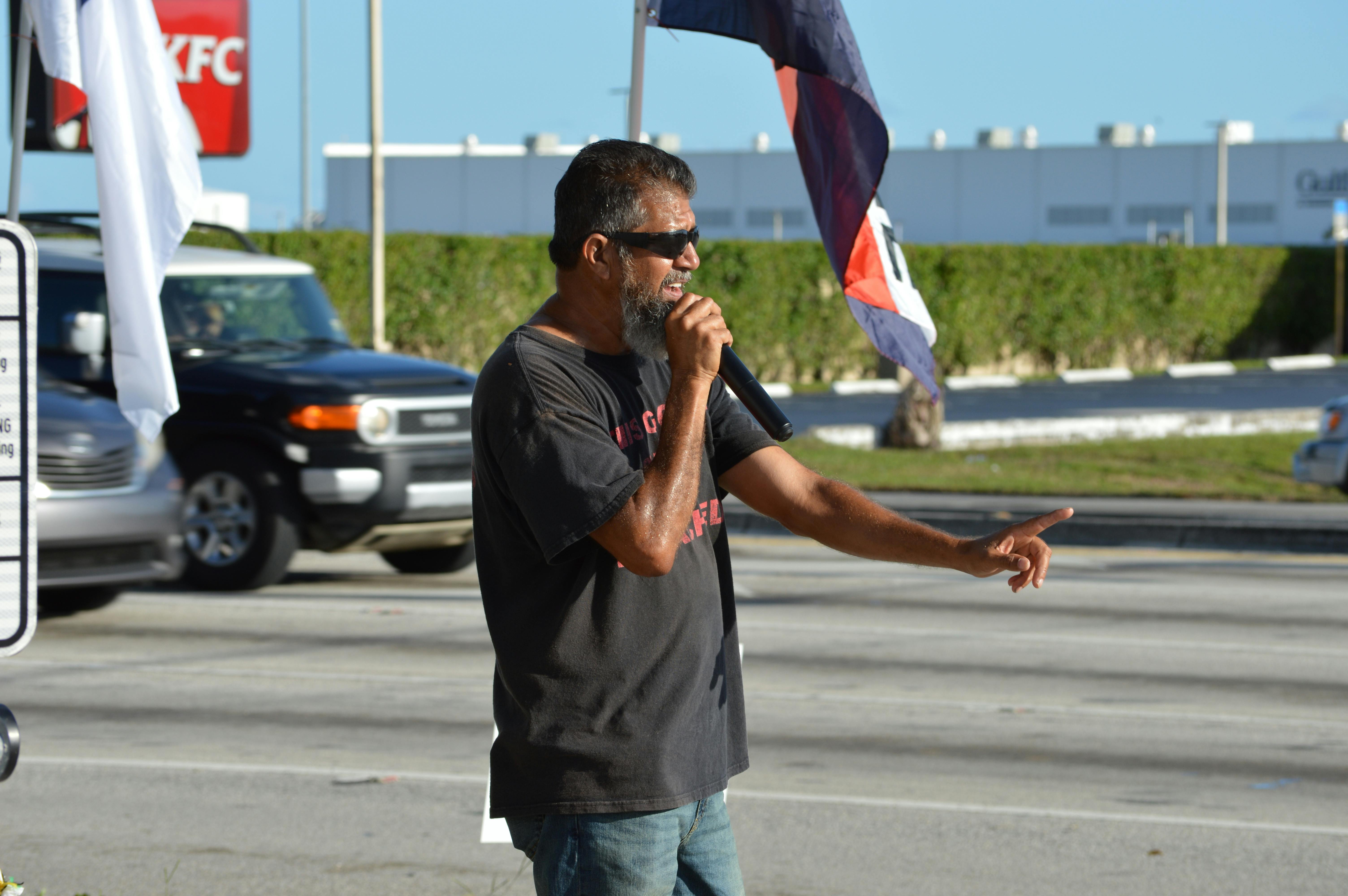 테슬라 모델3 충전 중 이미지