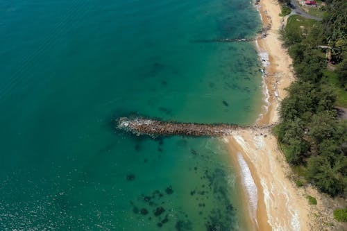 Водоем возле горы