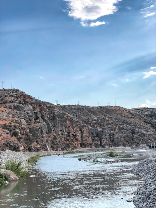 Kostenloses Stock Foto zu felsiger berg, fluss, landschaft