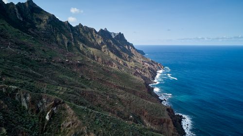 Free A breathtaking view of Tenerife's lush cliffs meeting the Atlantic Ocean under a clear sky. Stock Photo