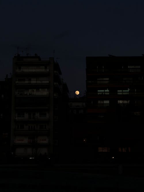 Fotos de stock gratuitas de azul oscuro, centro de la ciudad, ciudad en la noche