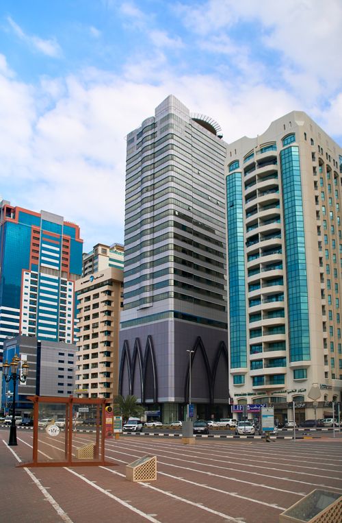 Free Explore the dynamic architecture of a bustling urban city with towering skyscrapers and vibrant streets. Stock Photo