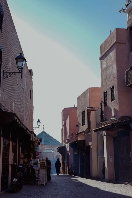 Free Capture of an old street in Marrakesh's Medina, showcasing Moroccan architecture and vibrant atmosphere. Stock Photo