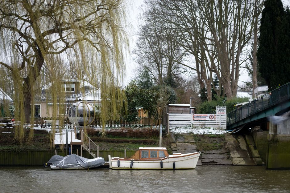 Understanding Specialist Houseboat Cover