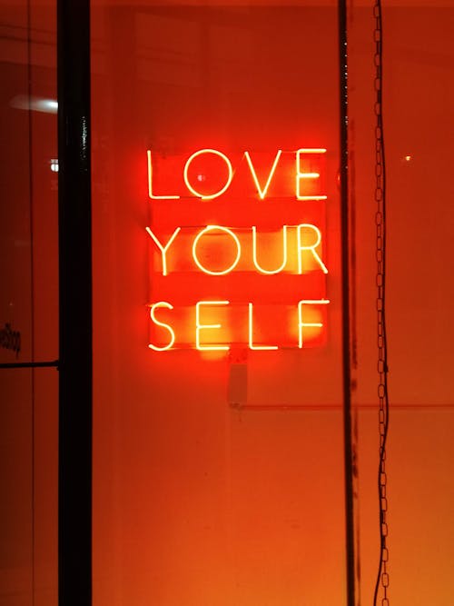 Darmowe zdjęcie z galerii z kochaj siebie, neon, oznakowanie
