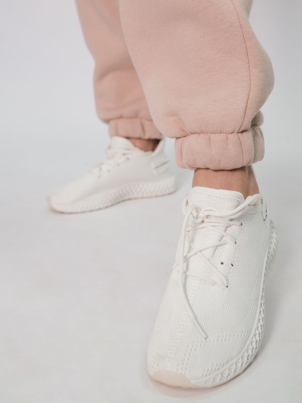 Lightweight trainer — photo by Elena Votintseva on Pexels
