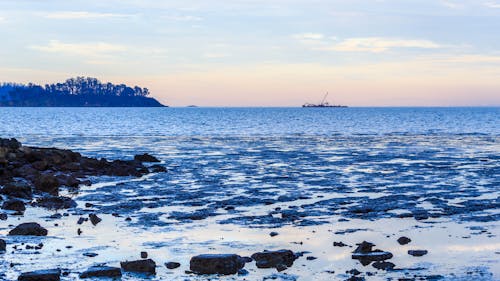 Δωρεάν στοκ φωτογραφιών με βάρκα, βράχια, θάλασσα