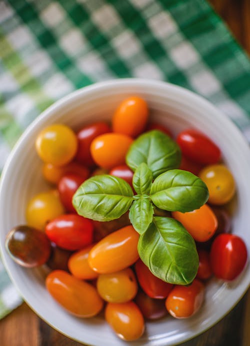 Round White Ceramic Bowl With Beans