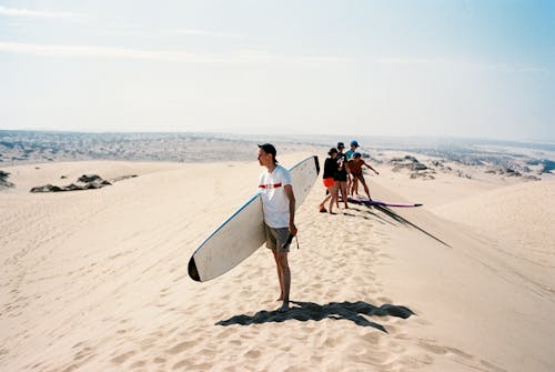 ฟรี คลังภาพถ่ายฟรี ของ กระดานโต้คลื่น, คน, ชายหาด คลังภาพถ่าย