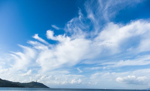 Foto profissional grátis de água, céu azul, litoral