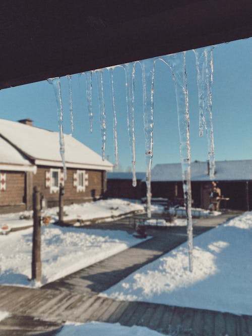 Kostenloses Stock Foto zu eis, eiszapfen, fenster