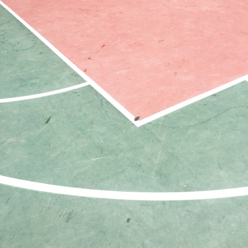 Pastel-painted outdoor sport court with white boundary lines — photo by Arın Turkay on Pexels