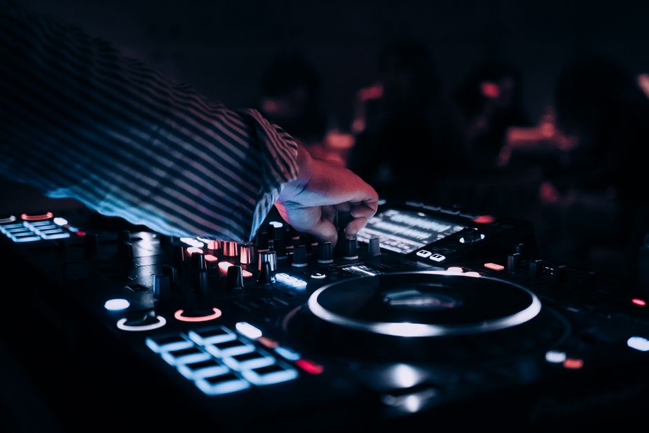 DJ mixing tracks - dj services