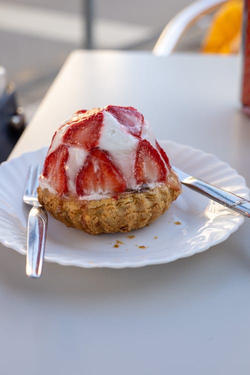 Kostenloses Stock Foto zu dessert, erdbeere, essen