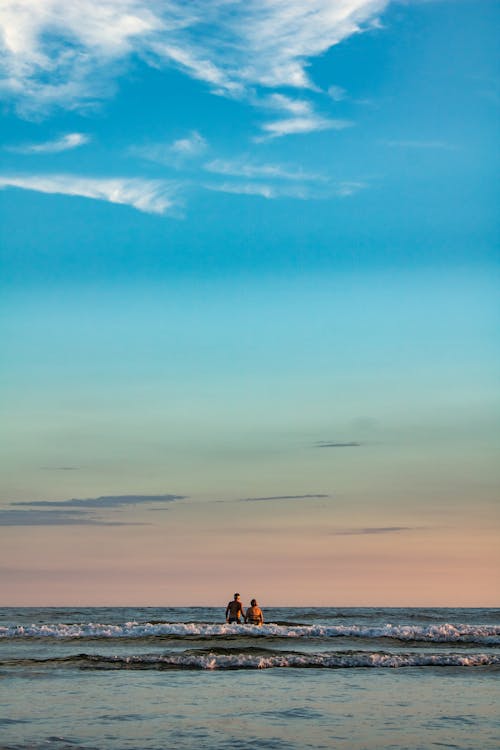 Gratis lagerfoto af bølger, folk, hav