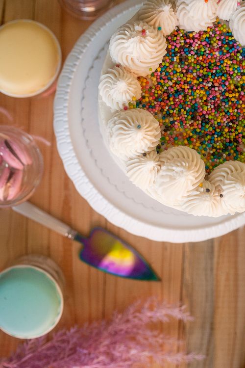 Free A vibrant, sprinkled cake with icing viewed from above, perfect for celebrations. Stock Photo