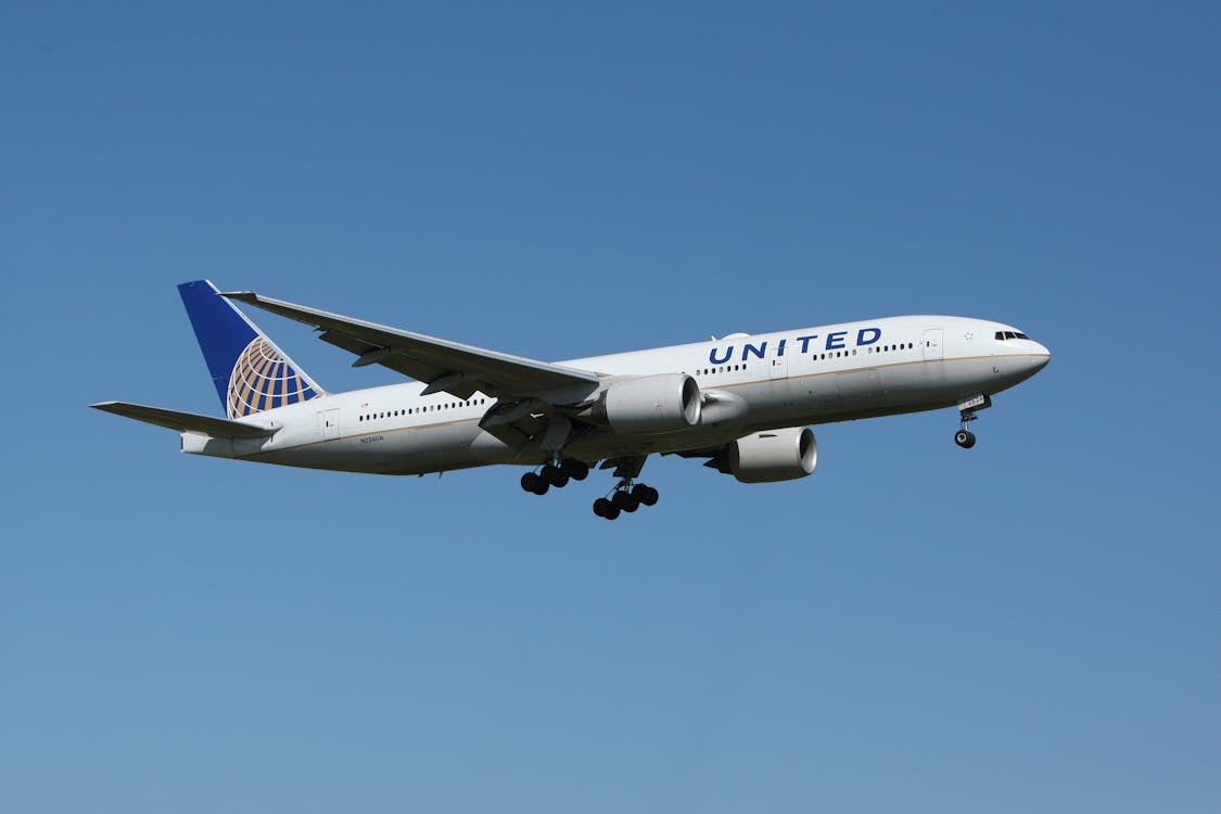 Free White United Airlines Plane Stock Photo