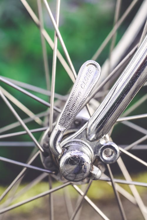 A close up of a bicycle spokes and spokes photo – Free Spoke Image on  Unsplash