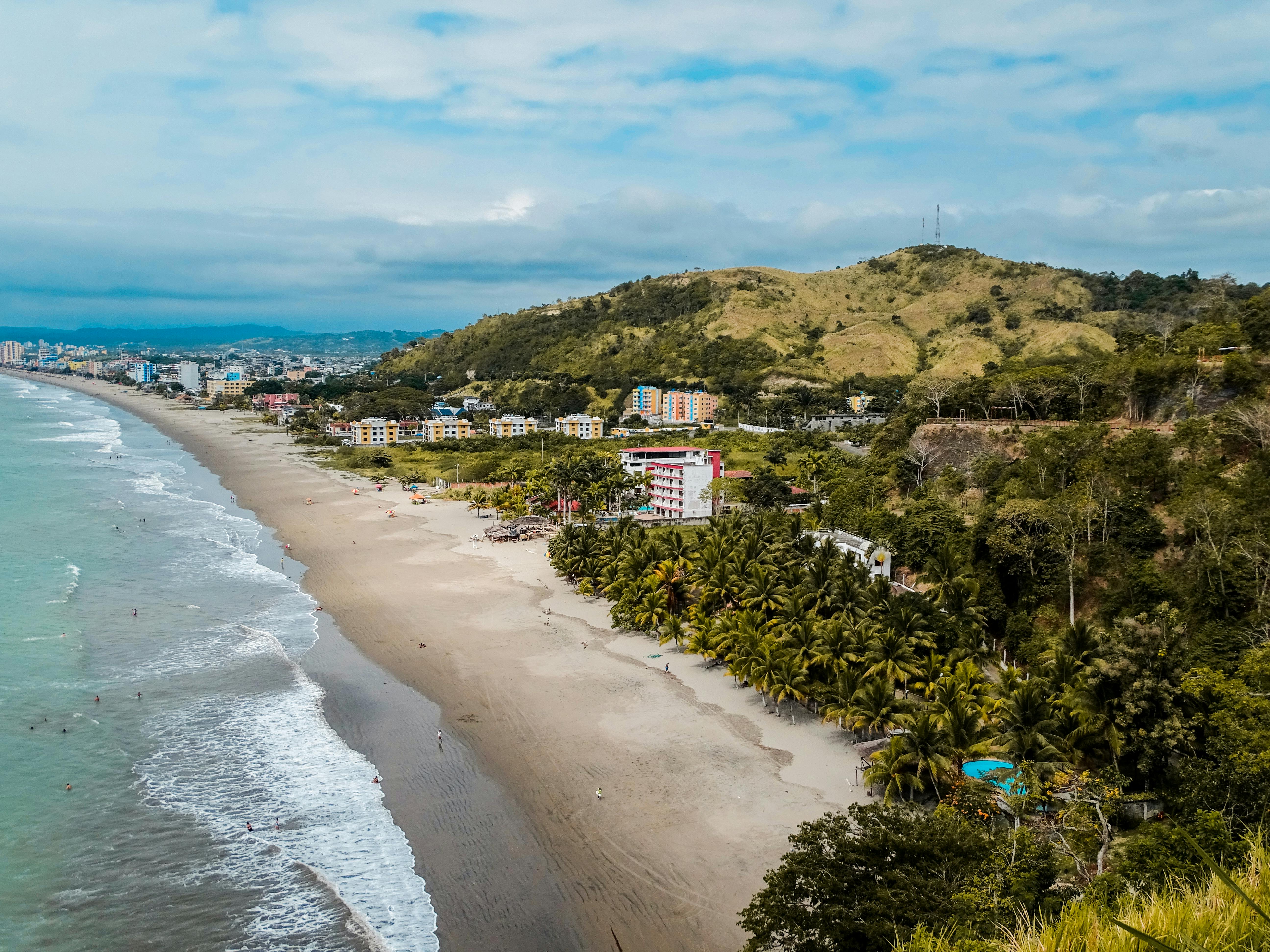 ¿Qué regiones del Ecuador crecen más en economía y población?