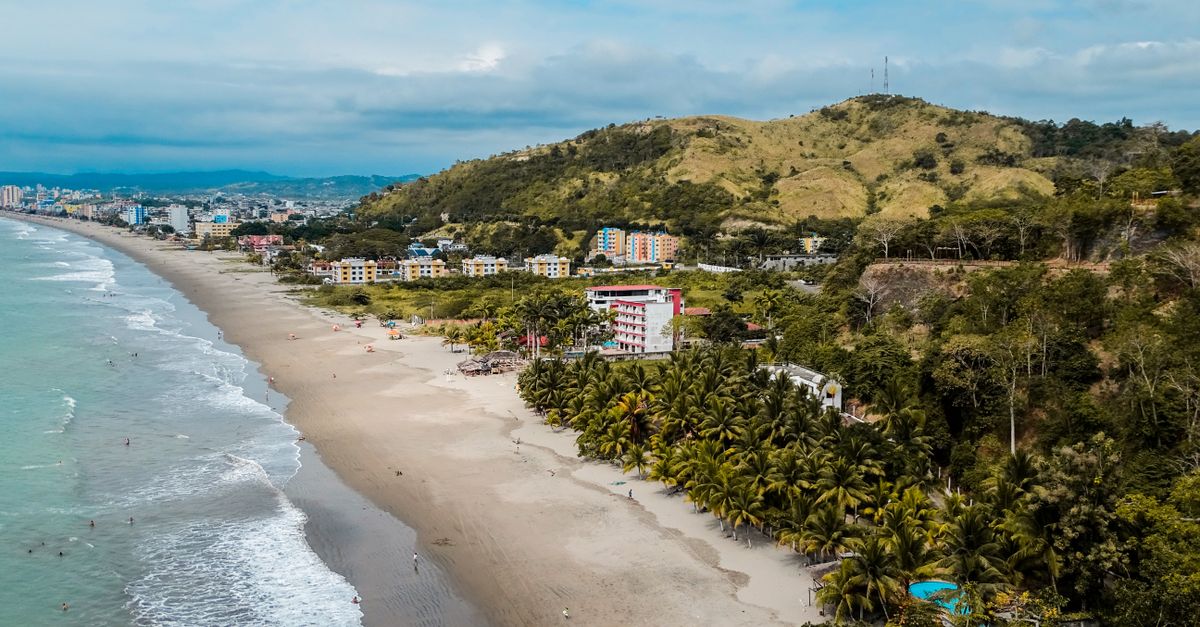¿Qué regiones del Ecuador crecen más en economía y población? ¿Qué regiones del Ecuador crecen más en economía y población?
