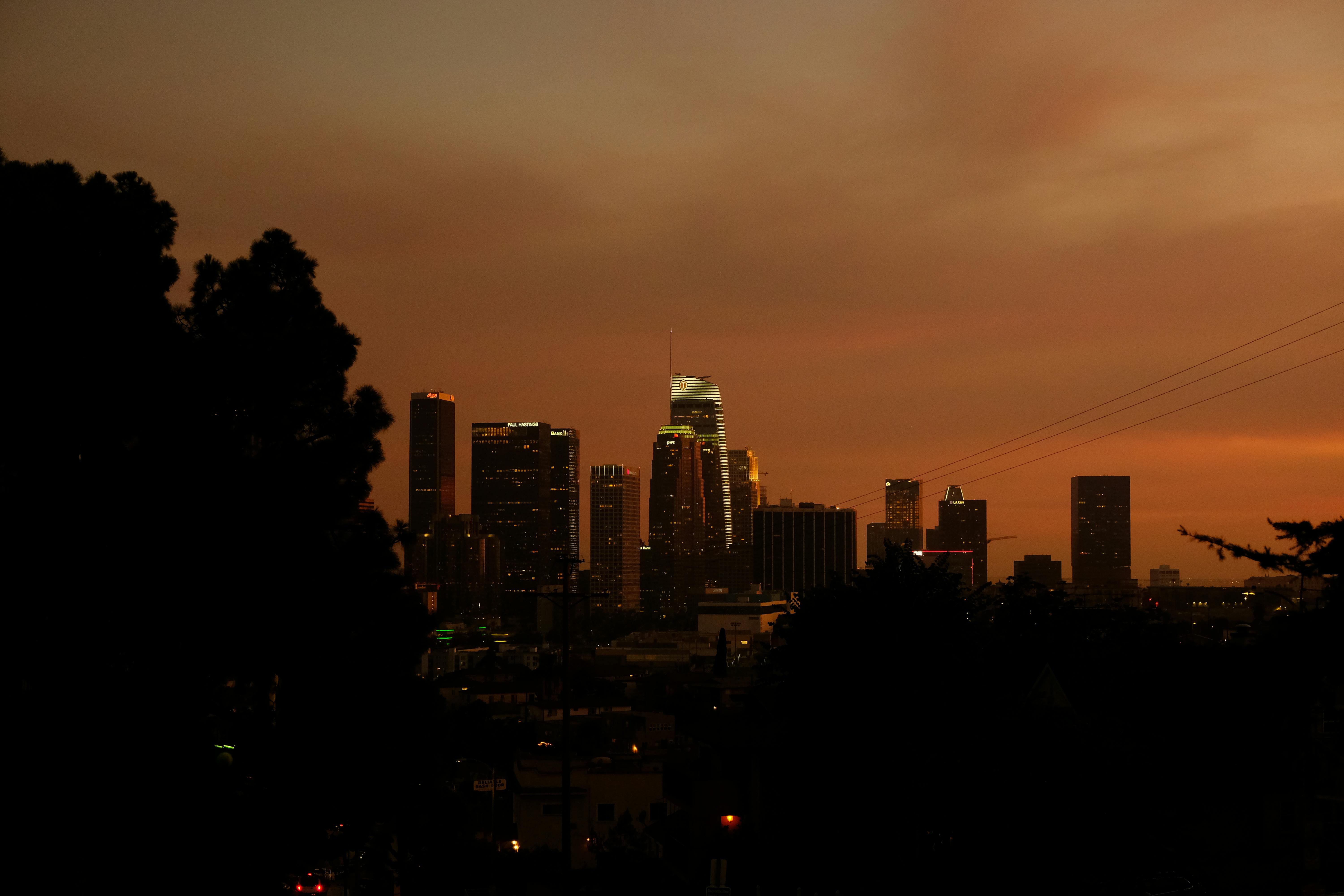 Alacakaranlıkta Los Angeles şehir silüeti