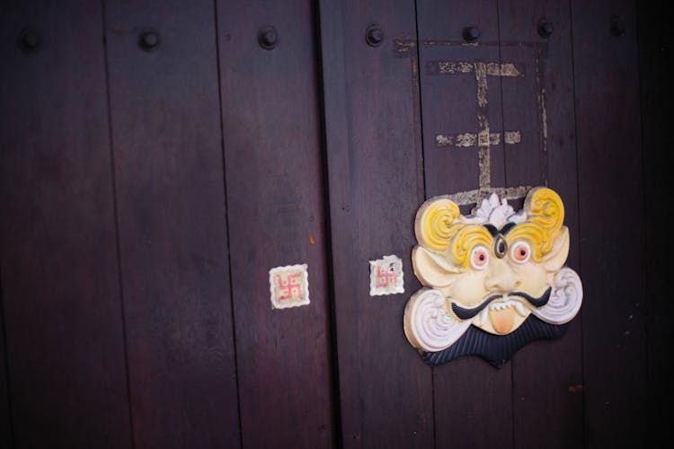 Curved Face In A Wooden Key Hole Decoration 