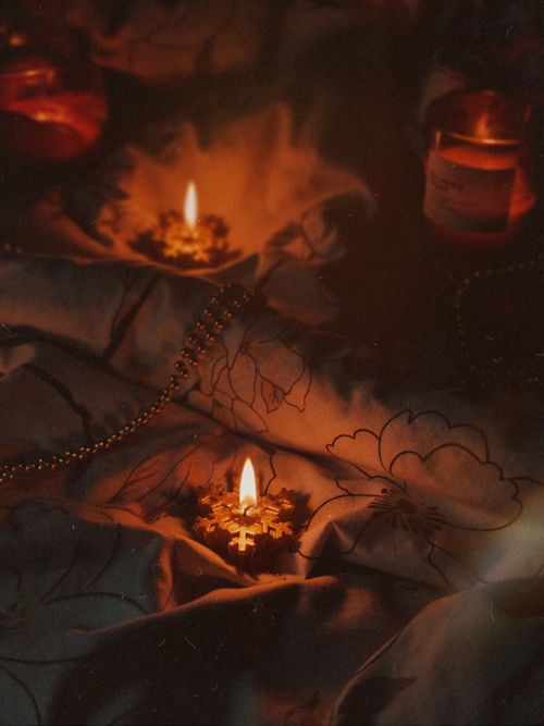 Free Warm, intimate still life featuring glowing candles and festive decor, perfect for holiday ambiance. Stock Photo